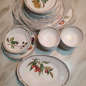 단종된 일본정품 로얄노리다케 오차드가든 개당값