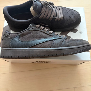 나이키 트래비스 스캇 벨벳 다크모아280판매합니다