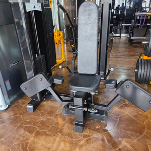 헬스장 운동기구 세트 이미지