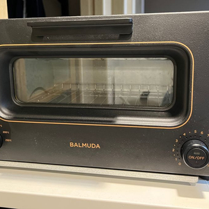 발뮤다 토스터기 이미지