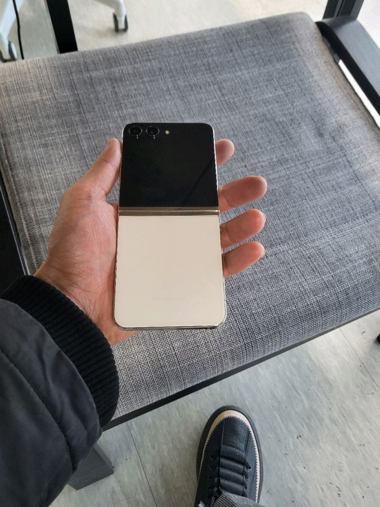 폴더블 스마트폰--1