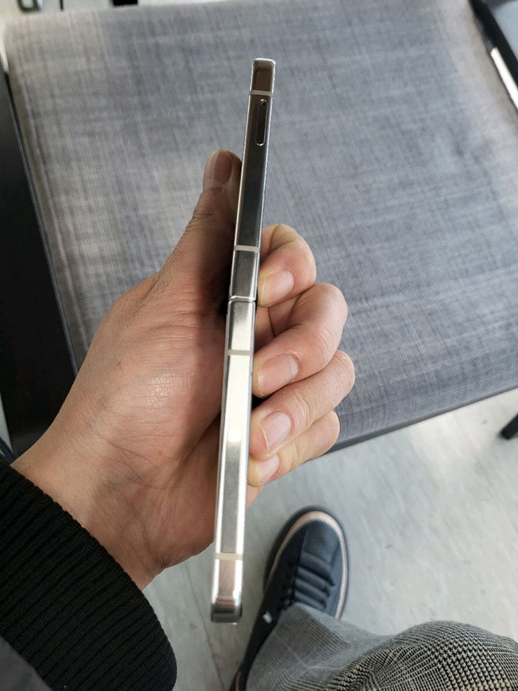 폴더블 스마트폰--2