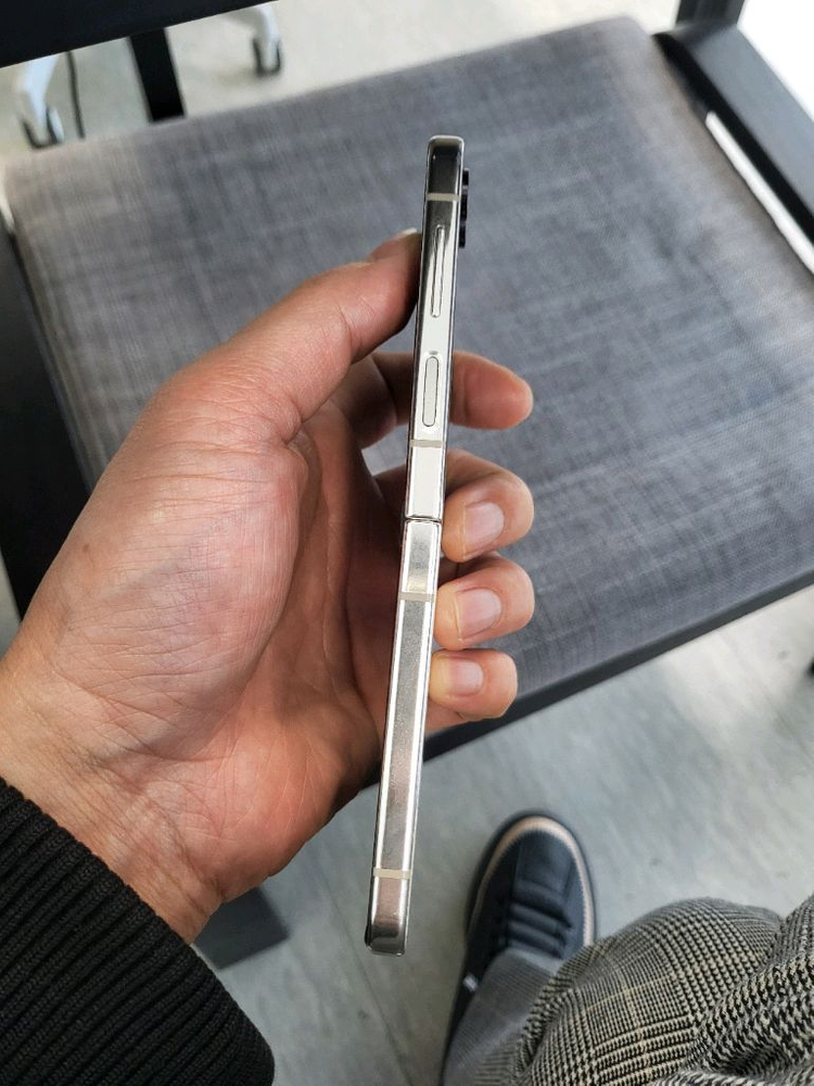 폴더블 스마트폰--4