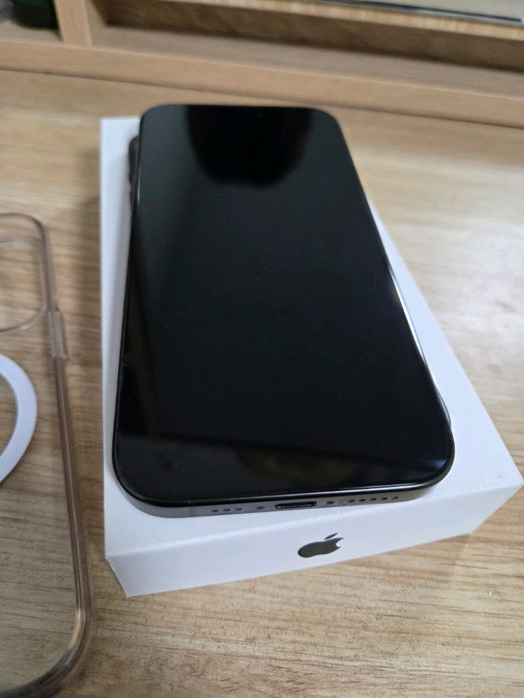 아이폰 15 pro 판매합니다. 블랙티타늄 256GB--0