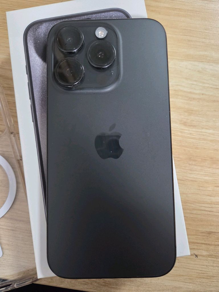 아이폰 15 pro 판매합니다. 블랙티타늄 256GB--2