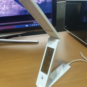 INNZEN MS-271 충전용 접이식 LED 눈보호 테이블 램프