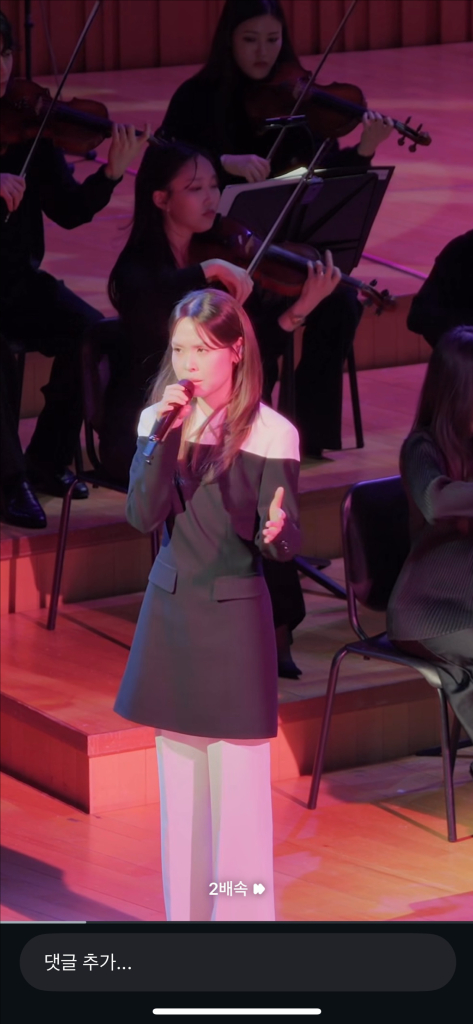 블랙 미니 드레스 하객룩 연말룩--3