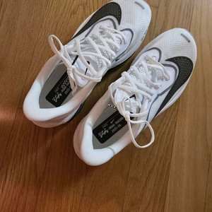 나이키 줌플라이6 블랙 라이트 스모키 그레이