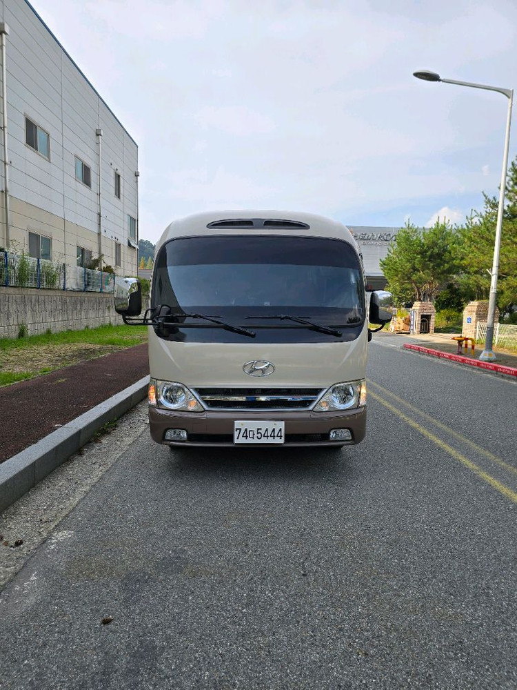 현대 뉴카운티 2014년식25인승롱바디 대형버스 이미지