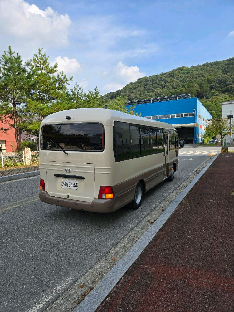 현대 뉴카운티 2014년식25인승롱바디 대형버스 이미지