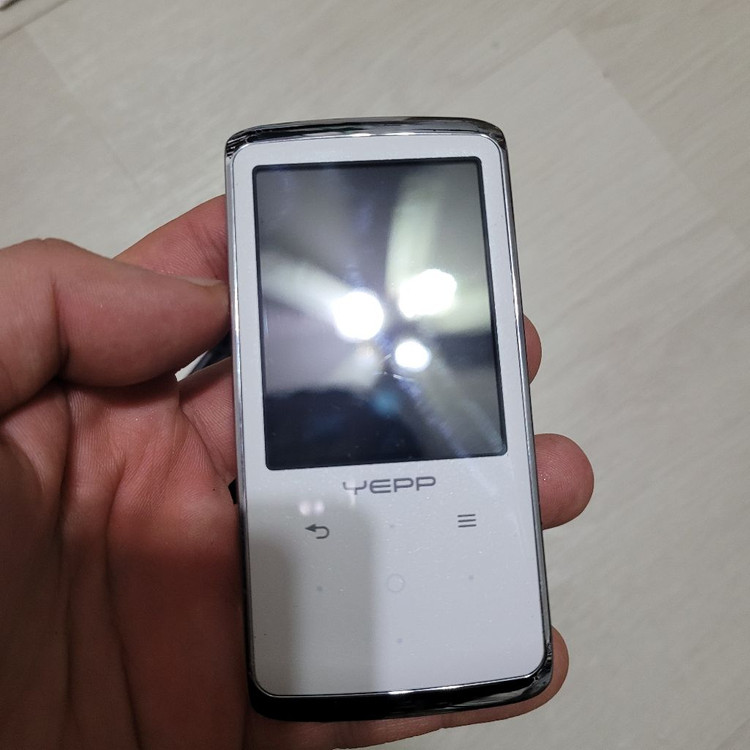 삼성 옙 YP-Q2 4기가 MP3 플레이어 이미지