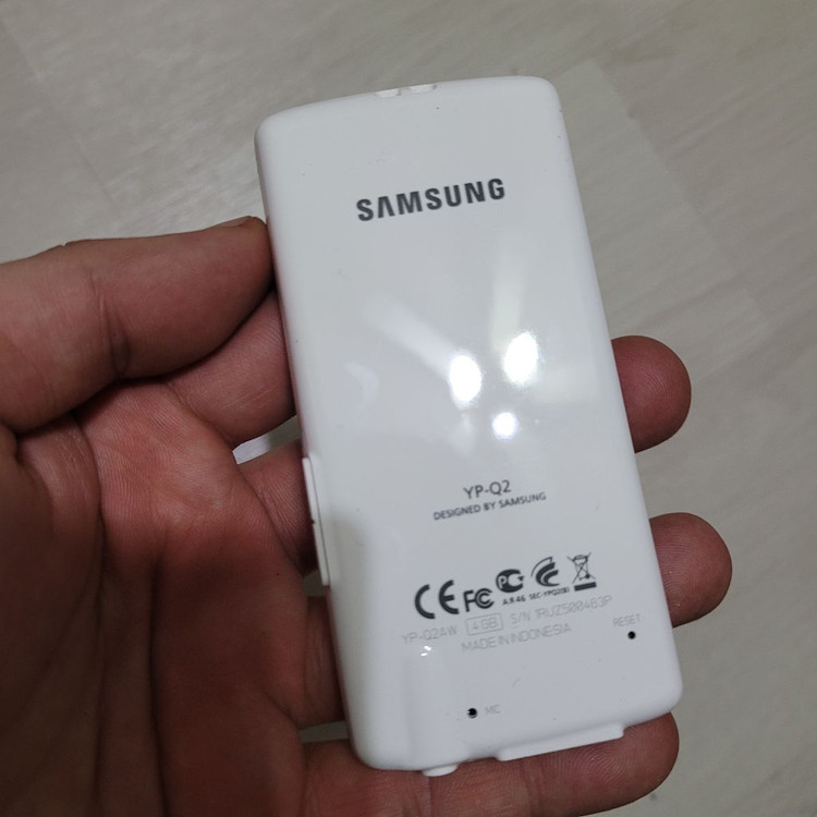 삼성 옙 YP-Q2 4기가 MP3 플레이어 이미지