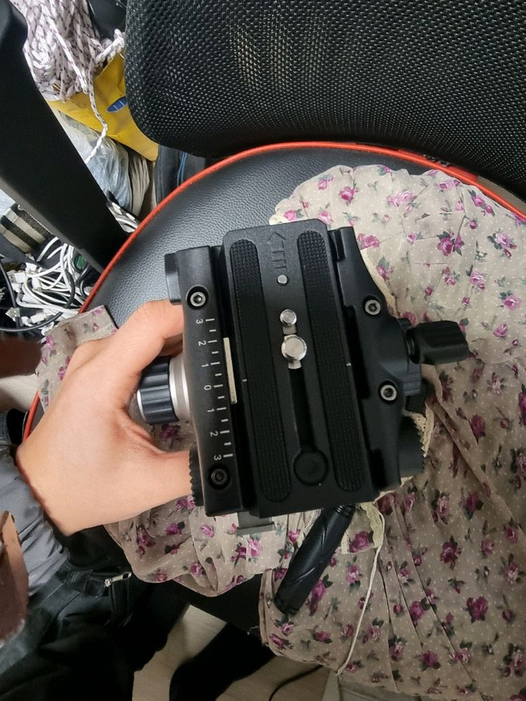 카이어 N15 삼각대 유압식 헤드 팝니다. 이미지