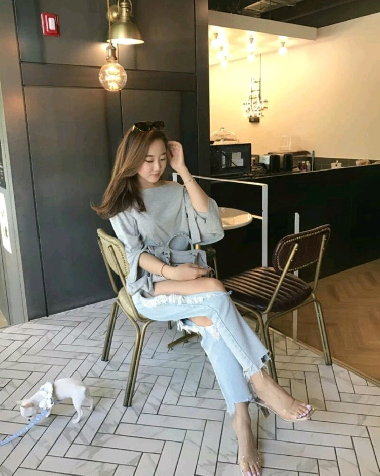 <새옷> 오프숄더 트임 티셔츠 마드모아젤 이미지