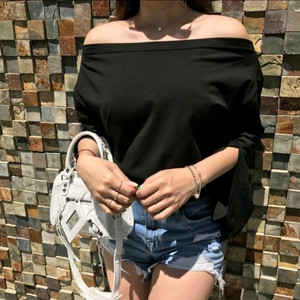 <새옷> 오프숄더 티셔츠 블랙 마드모아젤 이미지