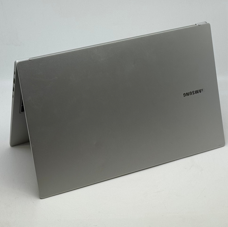 삼성전자 갤럭시북3 15인치 NT750XFG-KC58S i5 중고노트북--4