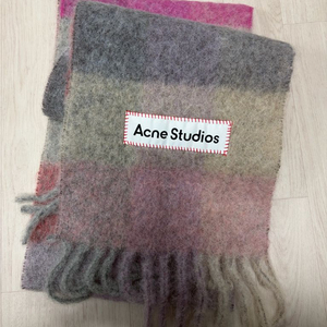 아크네스튜디오 모헤어 체크머플러 핑크