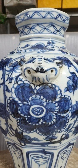 피난박스 명청대 청화백자 화훼문 사호 골동품 중국도자기 수집품 이미지