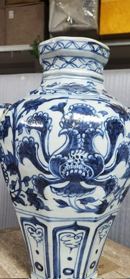 피난박스 명청대 청화백자 화훼문 사호 골동품 중국도자기 수집품 이미지