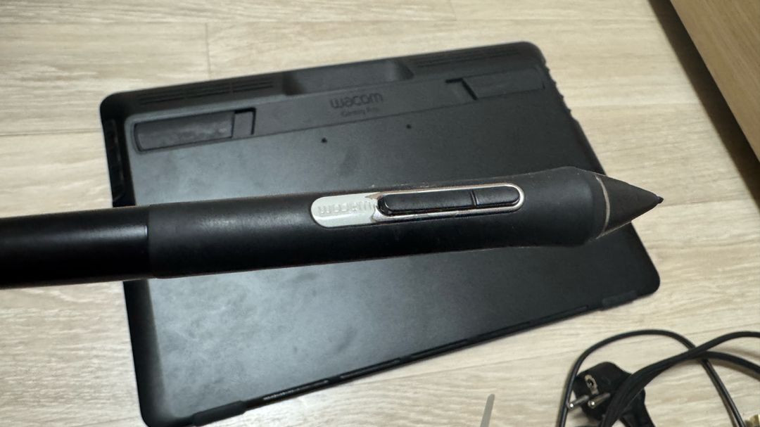 와콤 신티크 프로 16 DTH167--3