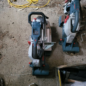 보쉬 밴드쏘 세트로 팔아요 gcb18v 127 밴드쏘와 거치대 gcb base 이미지