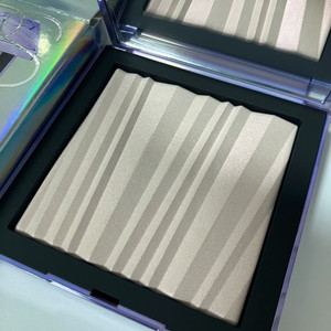 나스 홀리데이 하이라이터 스카이로켓