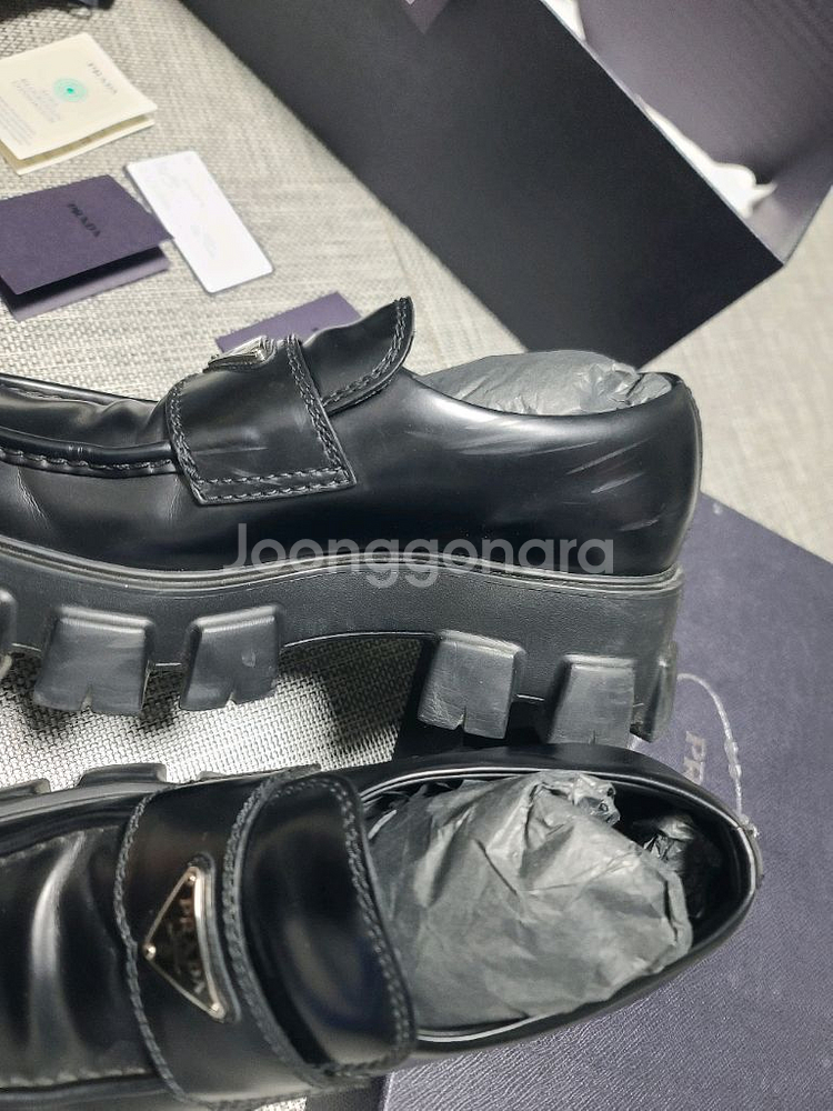 프라다 모놀리스 브러쉬드 레더 로퍼 프라다 구두--1