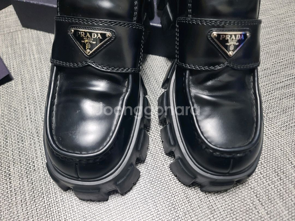 프라다 모놀리스 브러쉬드 레더 로퍼 프라다 구두--2