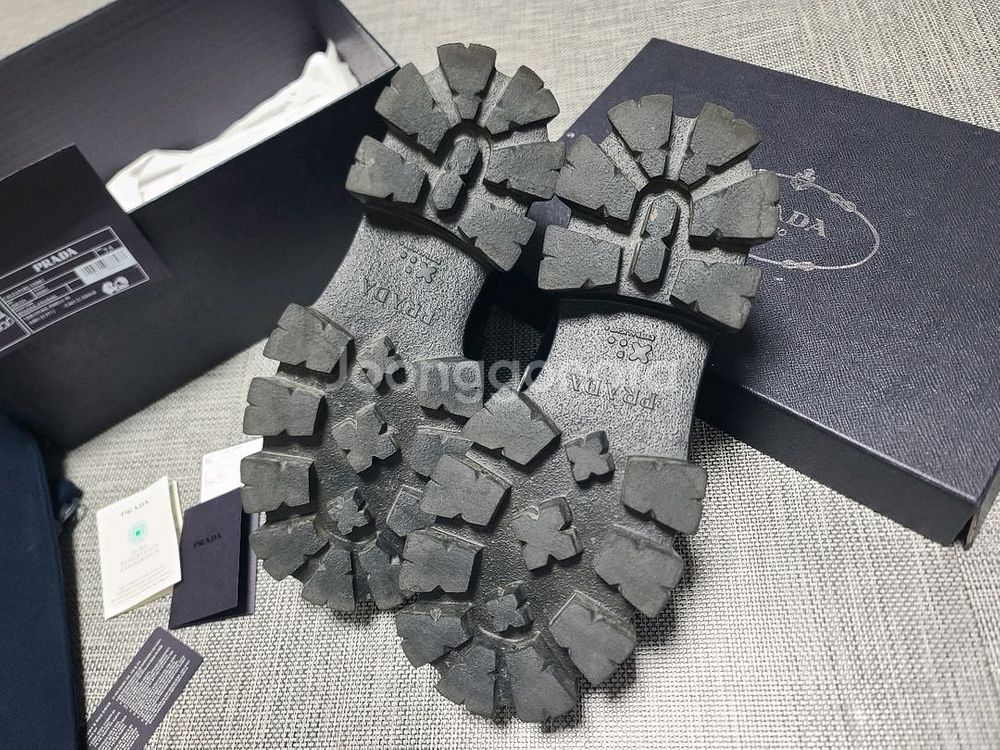 프라다 모놀리스 브러쉬드 레더 로퍼 프라다 구두--4