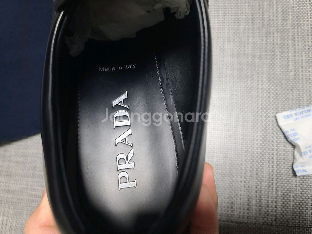 프라다 모놀리스 브러쉬드 레더 로퍼 프라다 구두--6