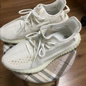 아디다스 이지부스트 350V2 크림화이트 이미지