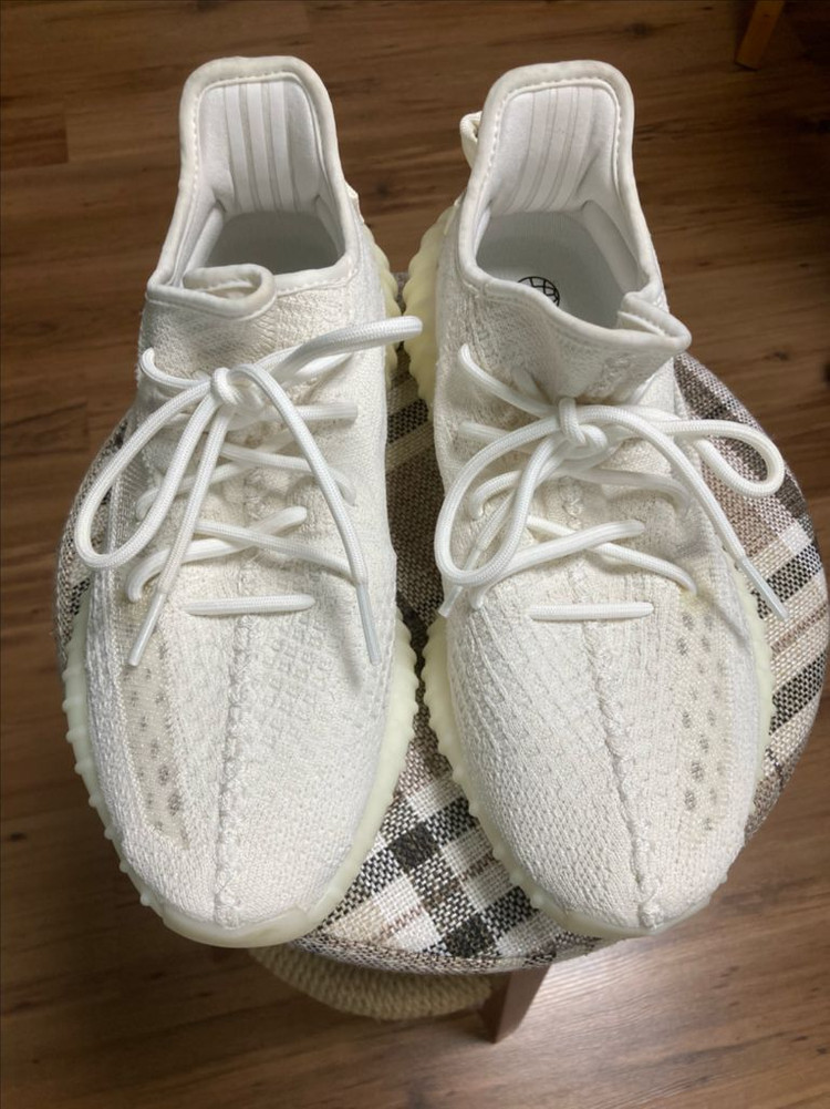 아디다스 이지부스트 350V2 크림화이트 이미지