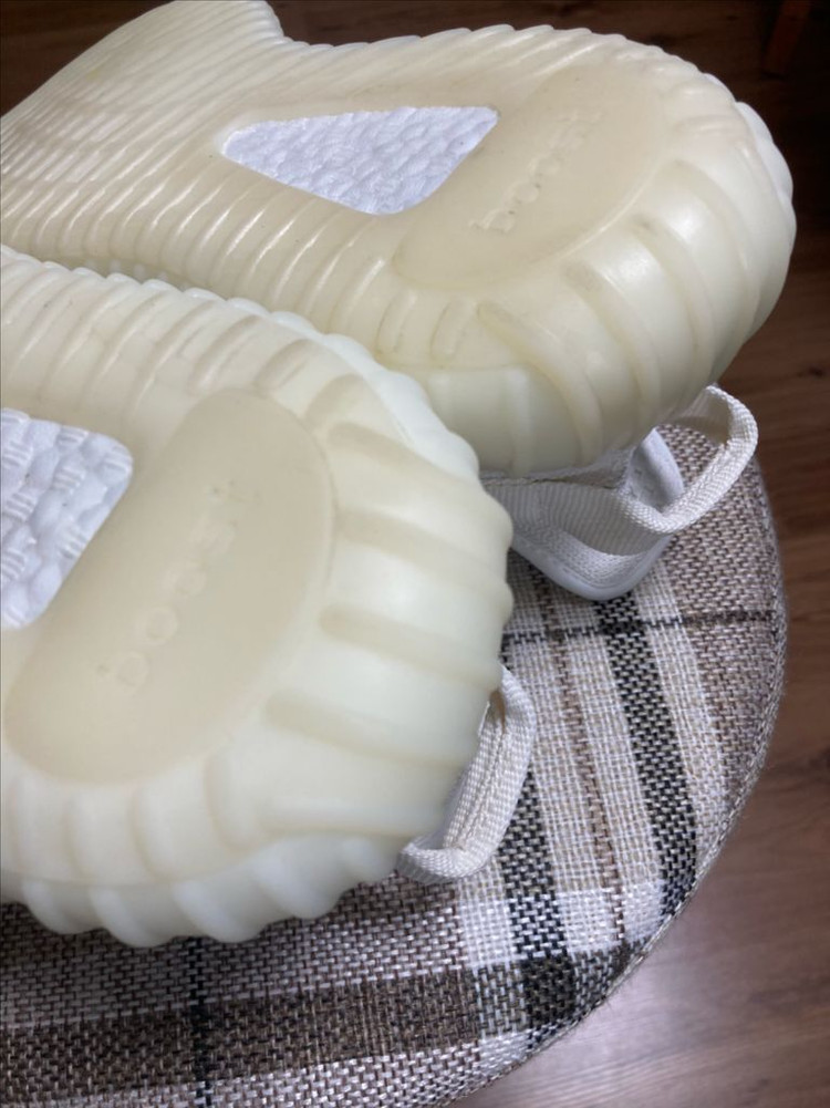 아디다스 이지부스트 350V2 크림화이트 이미지