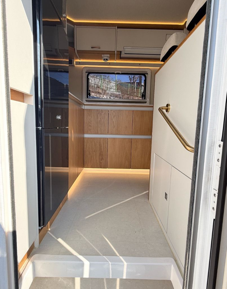 렉스턴칸캠핑카 티렉스6--4