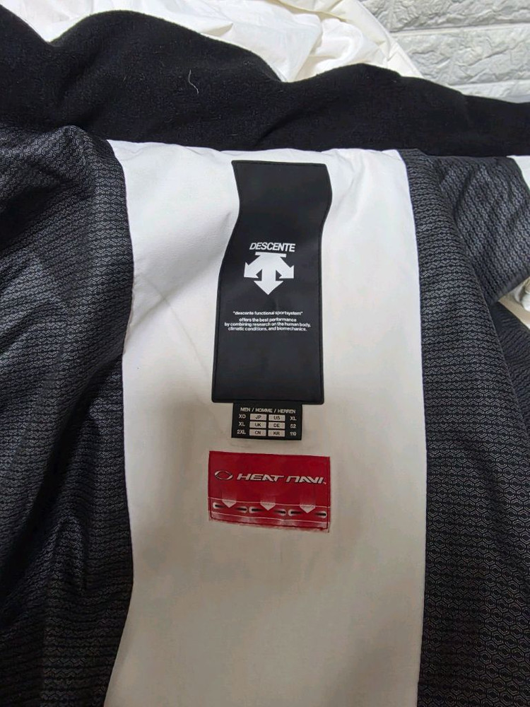 데상트 아우디 스키팀 롱패딩--3