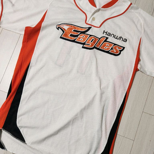 한화 이글스 유니폼 (김광수)사이즈 줄자 사진 참조여러 중고사이트에도 같이 판매하고 있어서 삭제되면 팔린거에요~오염