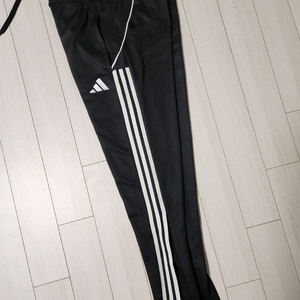 새상품급)아디다스 TIRO23 L TR PNT 트레이닝 팬츠 사이즈s여러 중고사이트에도 같이 판매하고 있어서 삭제되