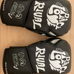 라이벌 로마첸코 한정판 복싱글러브 10온즈 이미지