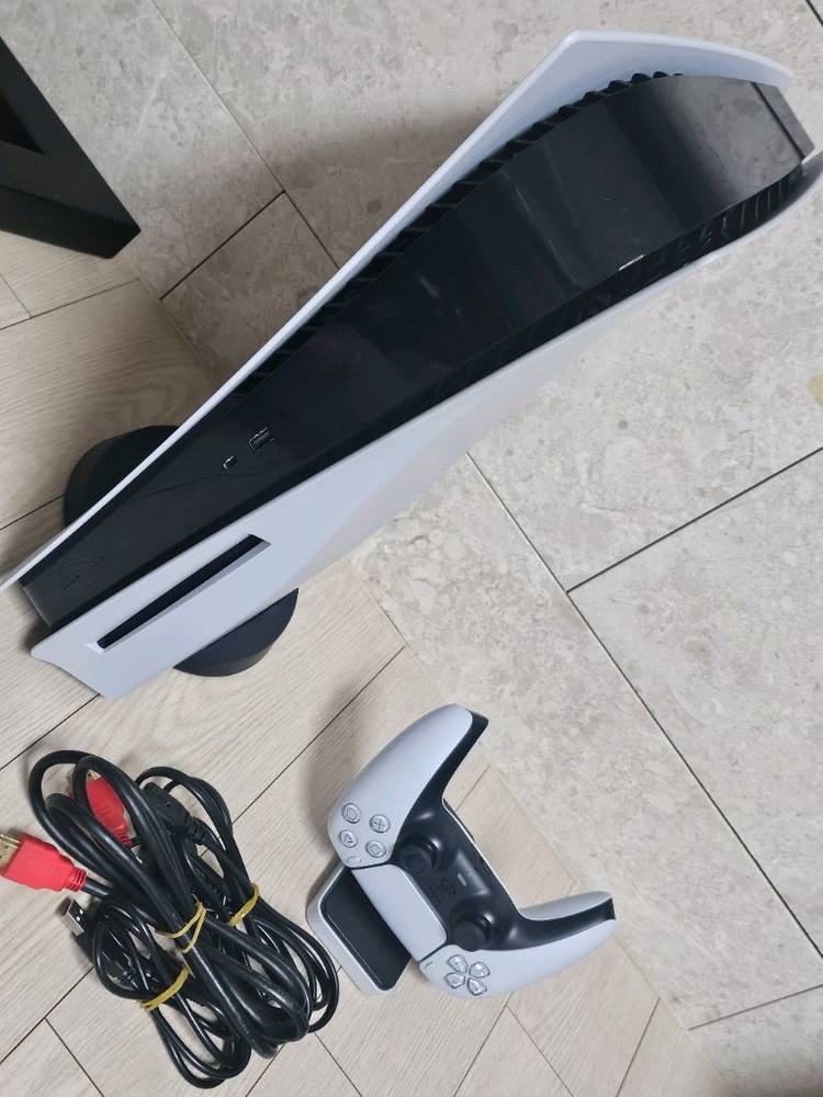 ps5 플스5디스크 1218 본체 + 컨트롤러+ 충전독--1