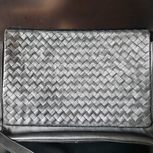 보테가 베네타 블랙 인트레치아토 메신저 백