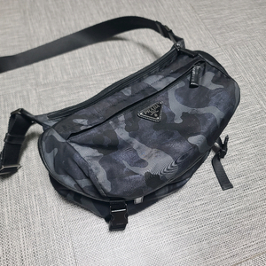 프라다 바이커백 미디엄 2vh994 크로스백 바이크백 메신저백