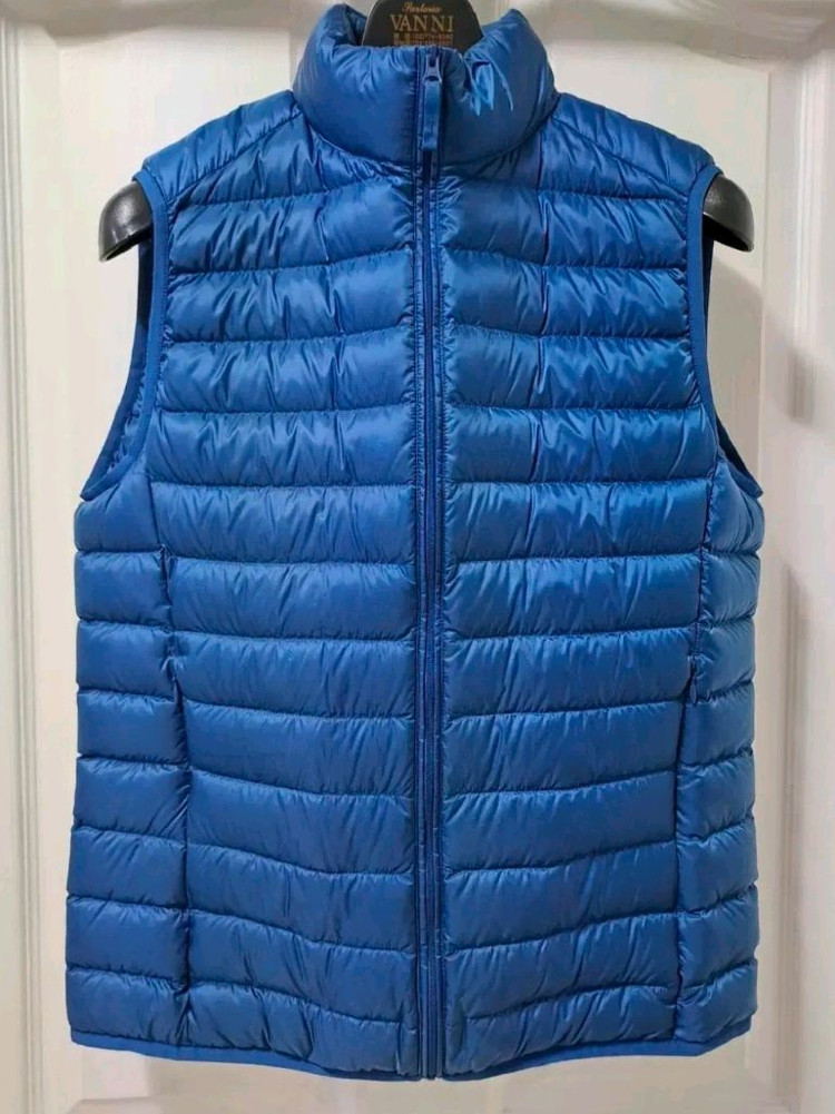 (정품) 유니클로 울트라라이트 다운베스트 패딩 조끼 점퍼 잠바 아우터 바람막이 야상 파카 M 사이즈--1