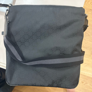 구찌 GG 패턴 메신저백 블랙