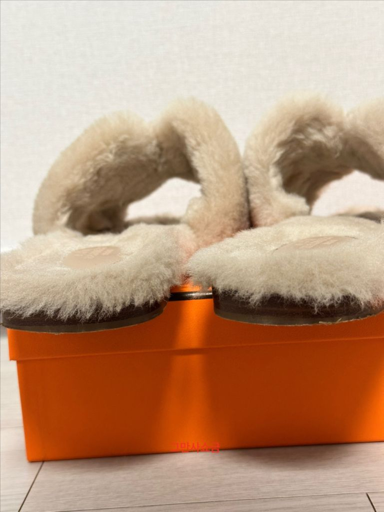 에르메스 오란 샌들 시어링 베쥬카멜 25년 신상컬러 39--9