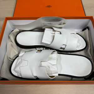 에르메스 이즈미르 화이트 42.5 사이즈