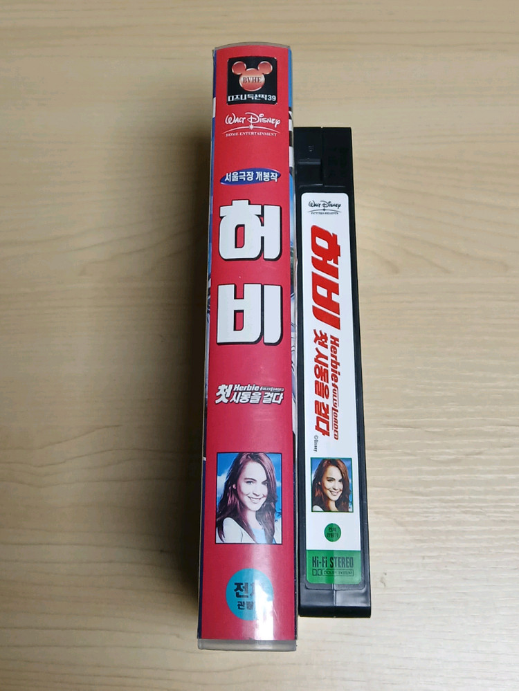 월트 디즈니 제작 린제이 로한 주연 초능력 폭스바겐 비틀 레이싱 허비 비디오 테이프 이미지