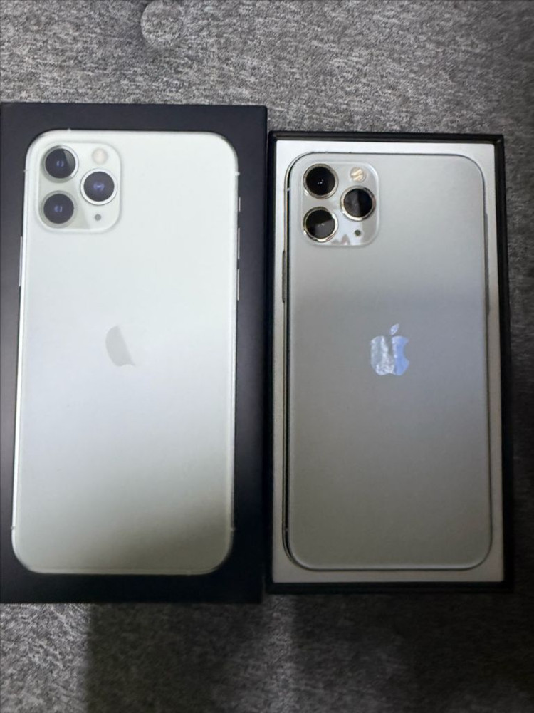 아이폰11프로 실버256기가 팝니다--1