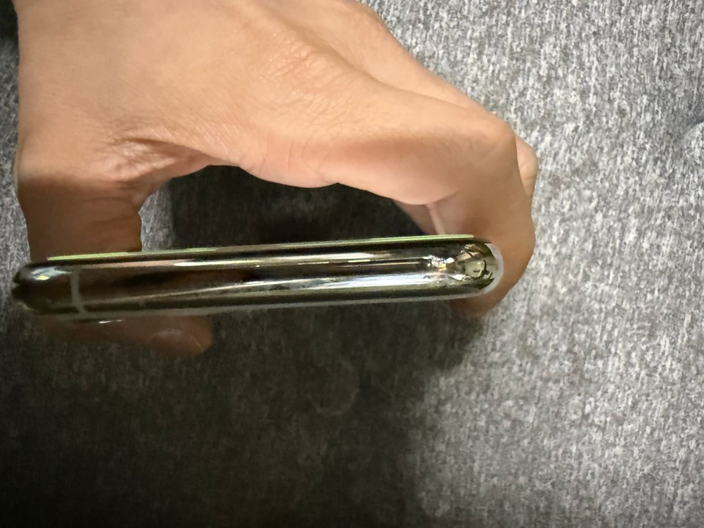 아이폰11프로 실버256기가 팝니다--3