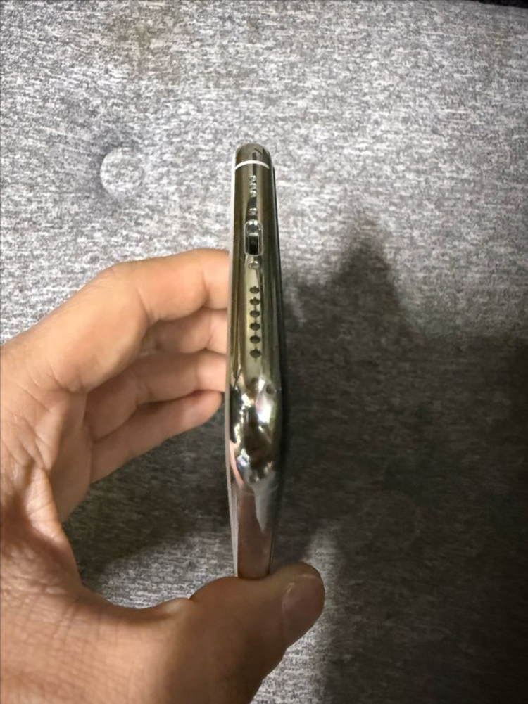 아이폰11프로 실버256기가 팝니다--5