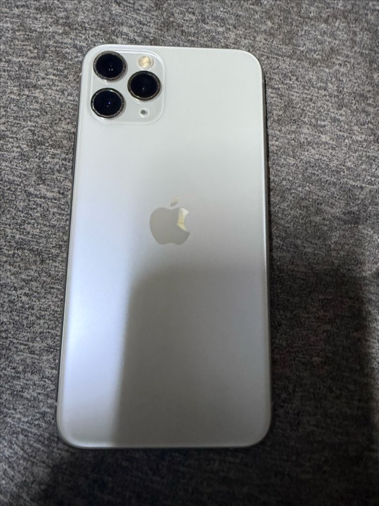 아이폰11프로 실버256기가 팝니다--6